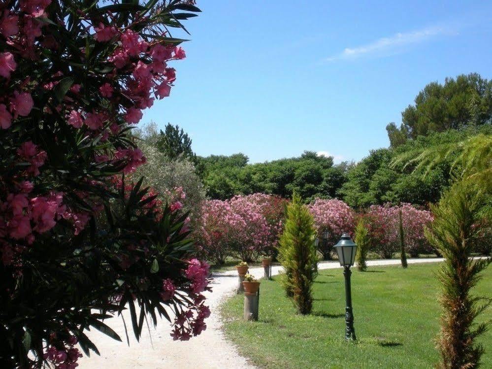 Hotel L'Hacienda Marguerittes Zewnętrze zdjęcie